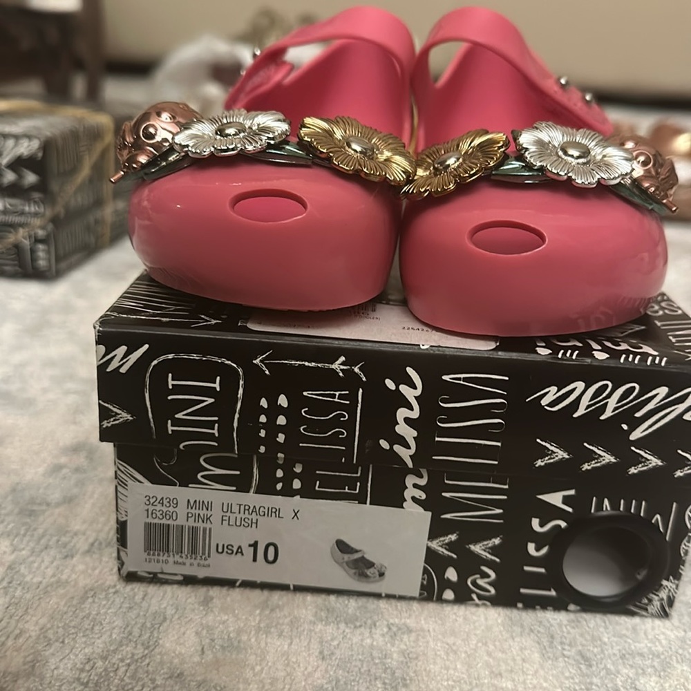 Mini melissa new whit box an dust bag size 10